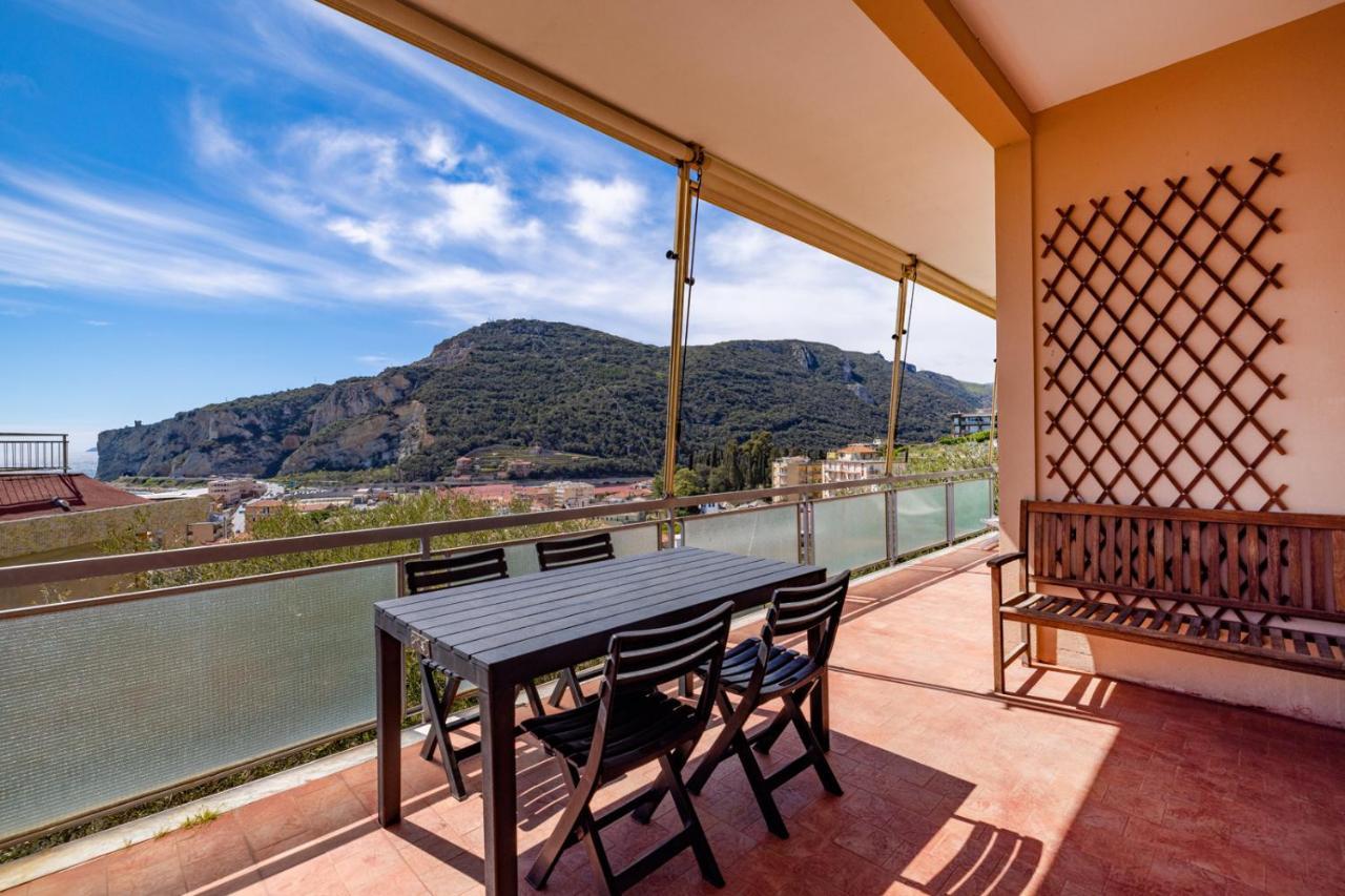 Casa Matilde - Appartamento Vista Mare - Con Posto Auto Финале Лигуре Экстерьер фото