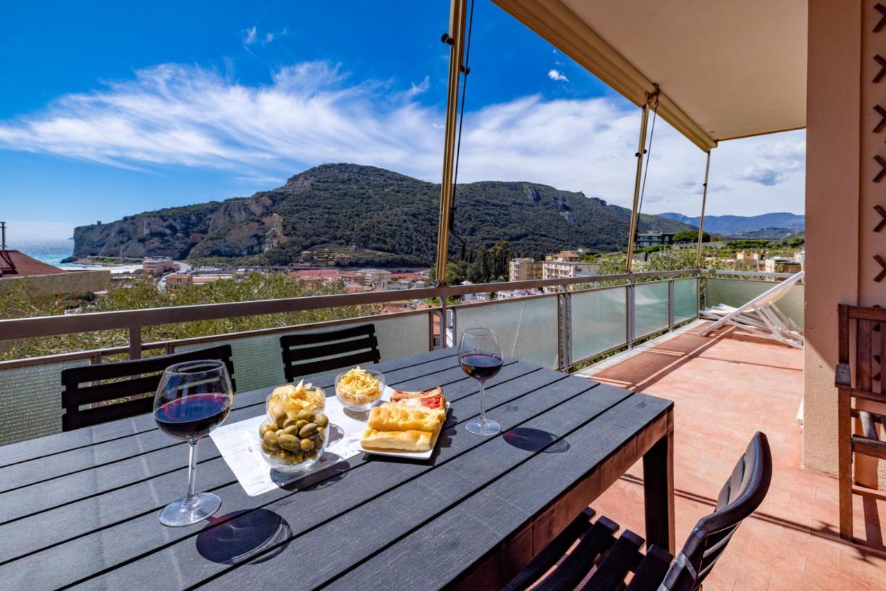 Casa Matilde - Appartamento Vista Mare - Con Posto Auto Финале Лигуре Экстерьер фото