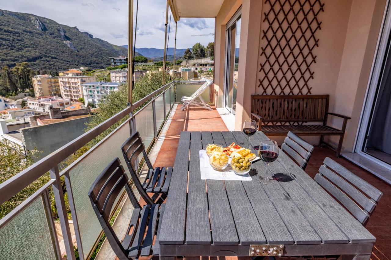Casa Matilde - Appartamento Vista Mare - Con Posto Auto Финале Лигуре Экстерьер фото