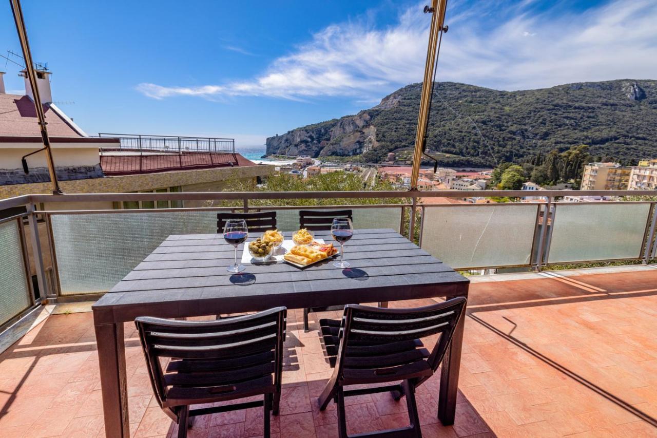 Casa Matilde - Appartamento Vista Mare - Con Posto Auto Финале Лигуре Экстерьер фото